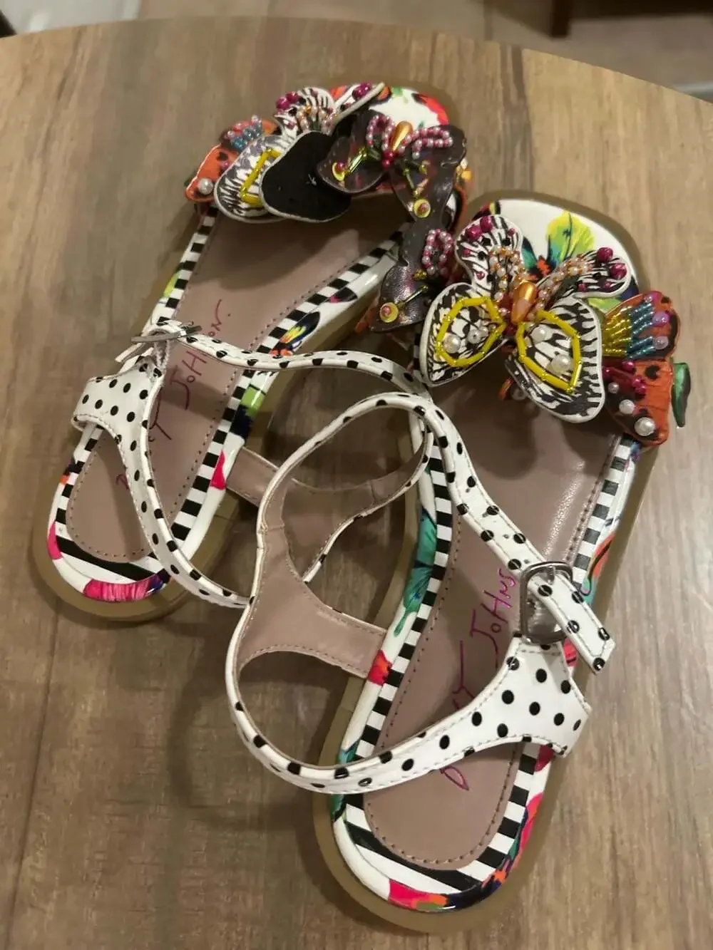 Betsey Johnson Girls Dacie Flat Sandals Size 1 White Butterfly Embellishments